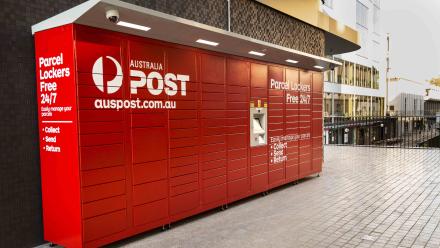 The new 24 hour parcel lockers, outside the entrance to the Club Lime gym, are now available for use by students and staff. 